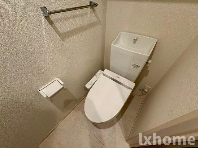 AZUR上中条のトイレ|落ち着いた色調のトイレです