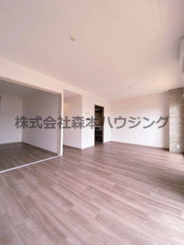 【居間・リビング】 | 　PHOENIX COURT 交野Ⅰ | ゆったり過ごせるリビングです