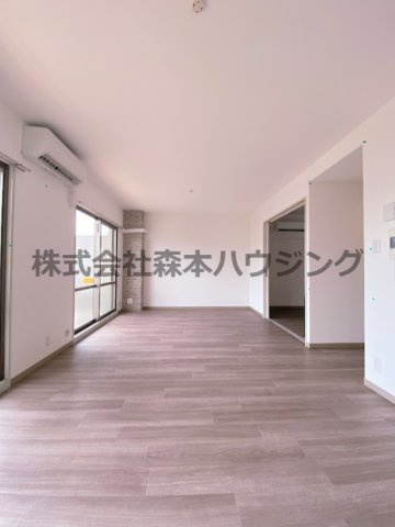 【居間・リビング】 | 　PHOENIX COURT 交野Ⅰ | ゆったりとしたリビングです