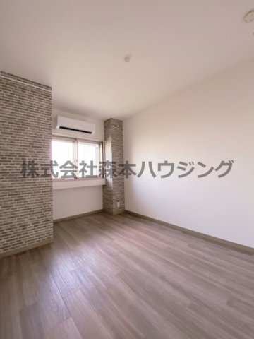【洋室】 | 　PHOENIX COURT 交野Ⅰ | 明るい洋室です