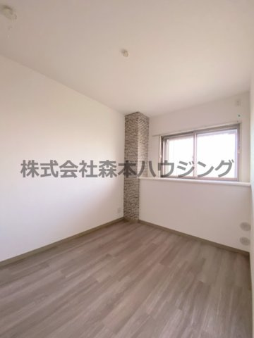 【洋室】 | 　PHOENIX COURT 交野Ⅰ | 明るい洋室です