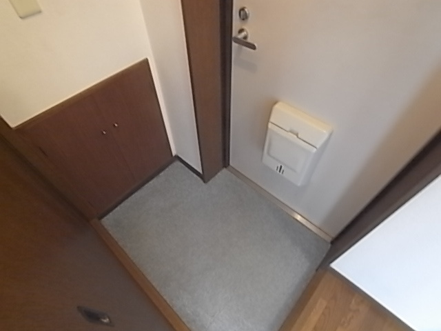 ハイツ片岡の玄関