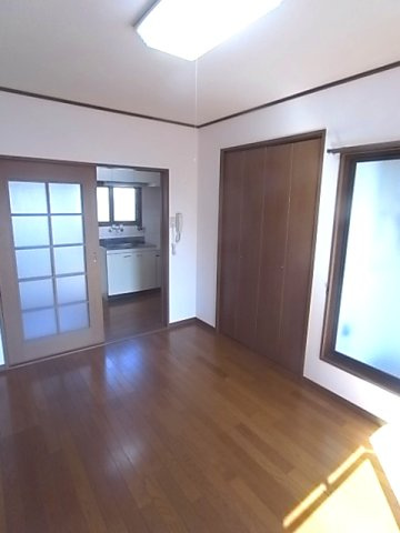 ハイツ片岡の居間・リビング