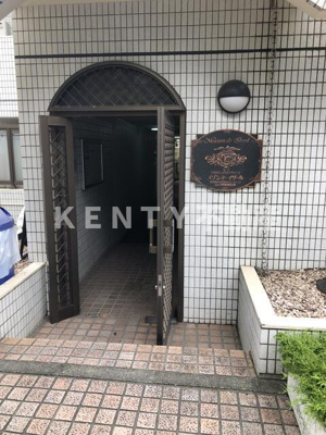 【エントランス】 | メゾン・ド・イザール | 毎日通るエントランスはこのようになっています