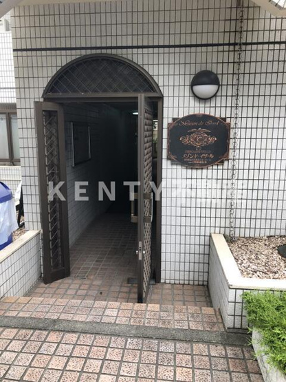 【エントランス】 | メゾン・ド・イザール | 毎日通るエントランスはこのようになっています