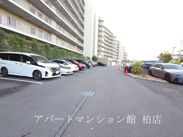 クレストフォルム柏サウスウイングの駐車場|※別号室参考写真です ※現況優先
