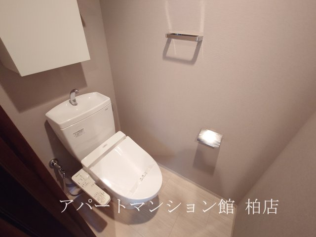 クレストフォルム柏サウスウイングのトイレ|※別号室参考写真です ※現況優先