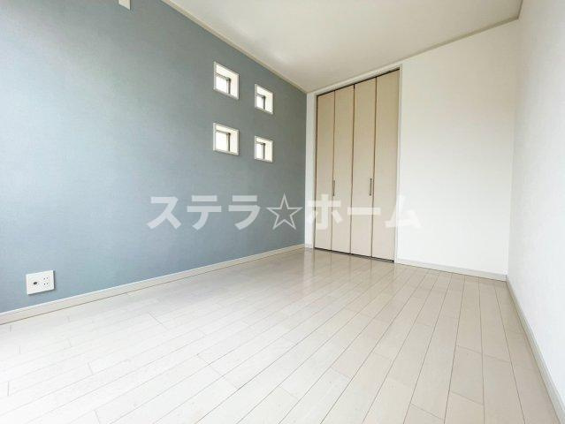 茨田大宮3 中古戸建の洋室|明るい洋室です