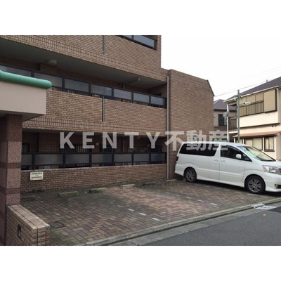 【駐車場】 | サンフラッツ山手 | 駐車場に車を止められます