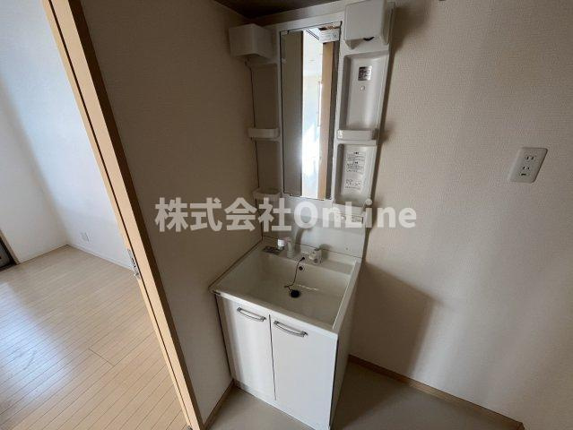 八尾市南小阪合町２丁目のアパートの独立洗面台