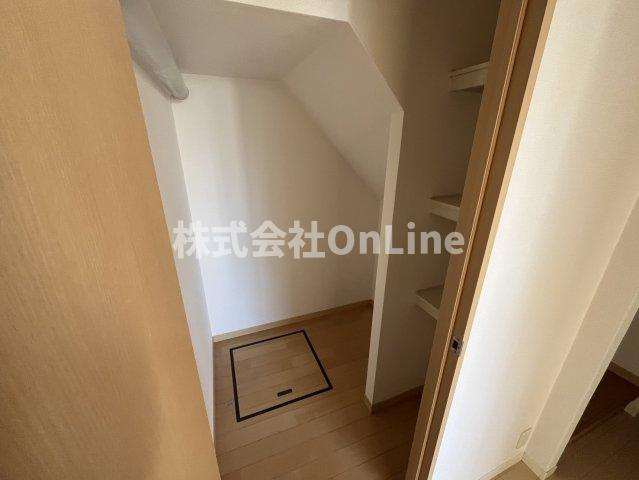 八尾市南小阪合町２丁目のアパートの収納