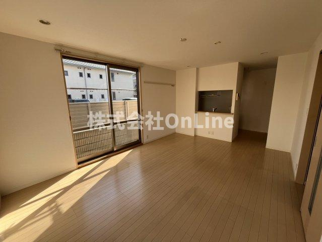 八尾市南小阪合町２丁目のアパートの居間・リビング