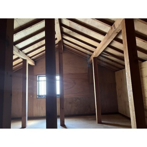 魚崎南町3丁目戸建の居間・リビング|屋根裏