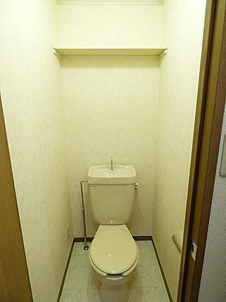 神戸市灘区浜田町３丁目のアパートのトイレ