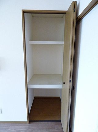 神戸市灘区浜田町３丁目のアパートの収納