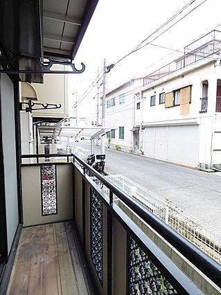 神戸市灘区浜田町３丁目のアパートのバルコニー