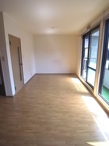 神戸市東灘区深江北町１丁目のアパートの居間・リビング