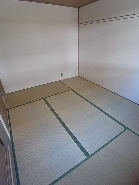 神戸市東灘区深江北町１丁目のアパートの居間・リビング