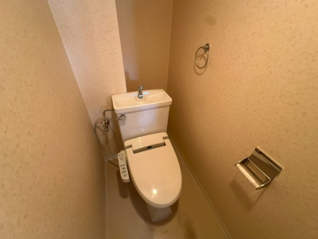 芦屋市船戸町の賃貸マンションのトイレ