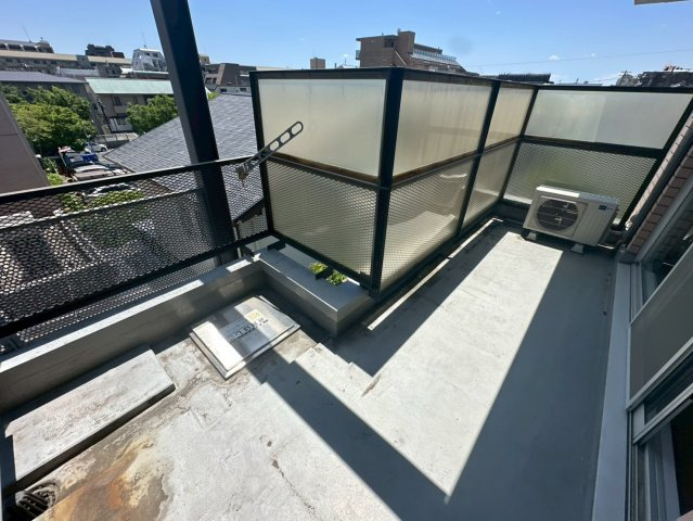 芦屋市船戸町の賃貸マンションのバルコニー