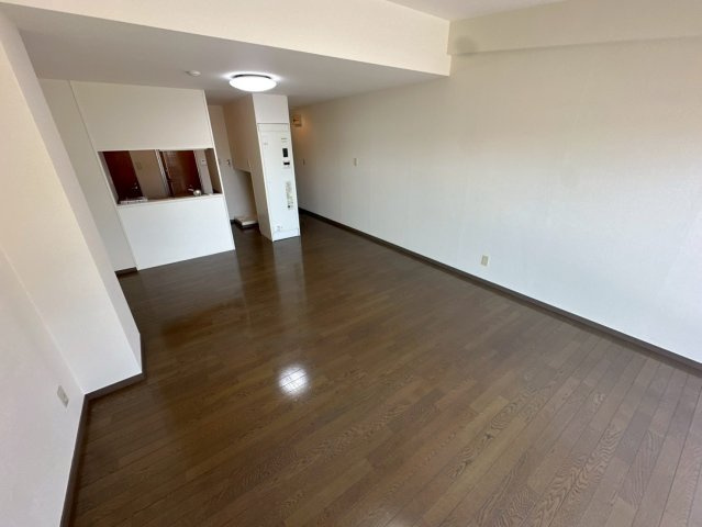 芦屋市船戸町の賃貸マンションの居間・リビング