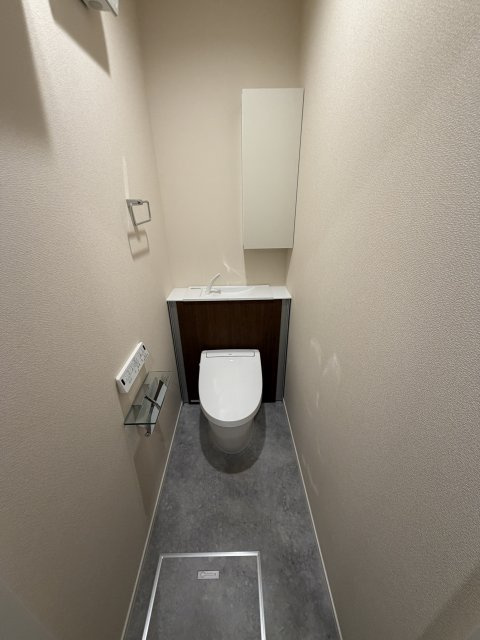 西宮市高木東町の賃貸マンションのトイレ