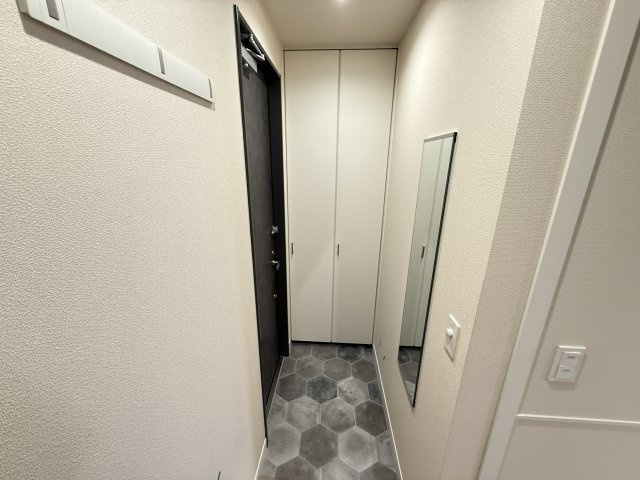 西宮市高木東町の賃貸マンションの玄関