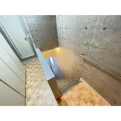 西宮市相生町の賃貸マンションの玄関