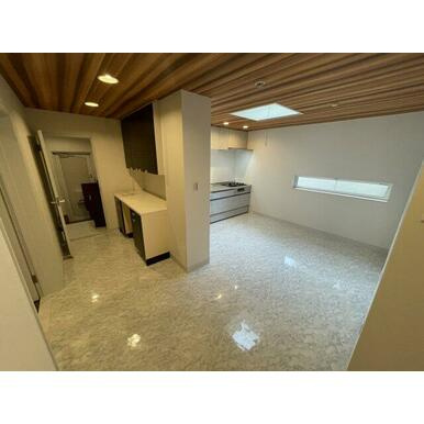 西宮市相生町の賃貸マンションの居間・リビング