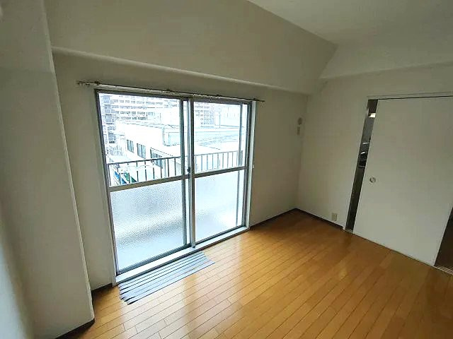 神戸市中央区筒井町３丁目の賃貸マンションの居間・リビング