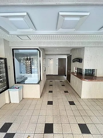神戸市東灘区本庄町１丁目の賃貸マンションのエントランス