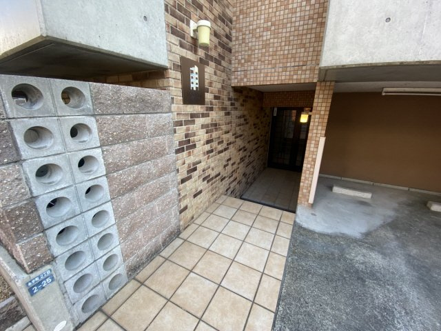 ソバーレ六甲道のエントランス