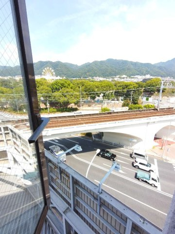 神戸市灘区城内通４丁目の賃貸マンションのバルコニー