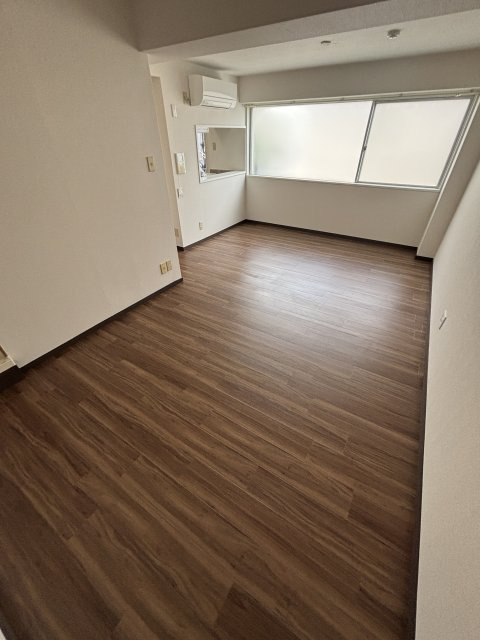 芦屋市船戸町の賃貸マンションの居間・リビング