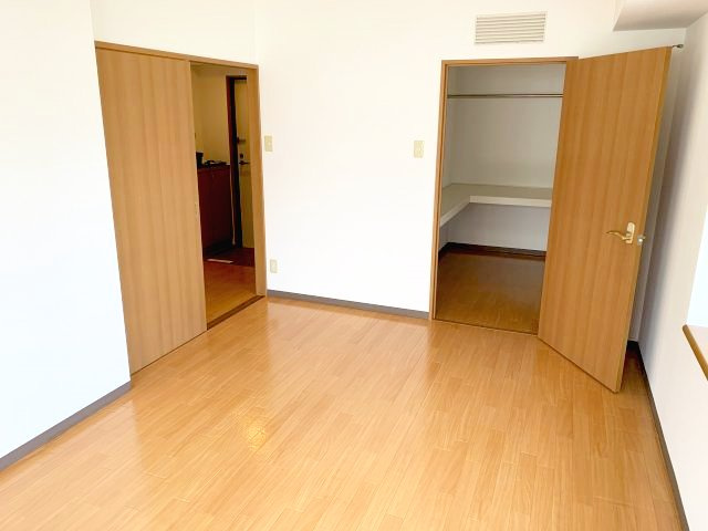 芦屋市津知町の賃貸マンションの居間・リビング