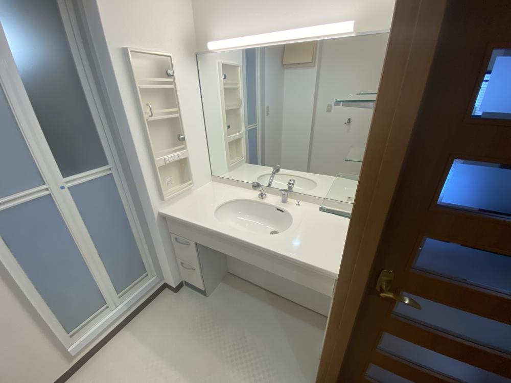 芦屋市津知町の賃貸マンションの洗面所