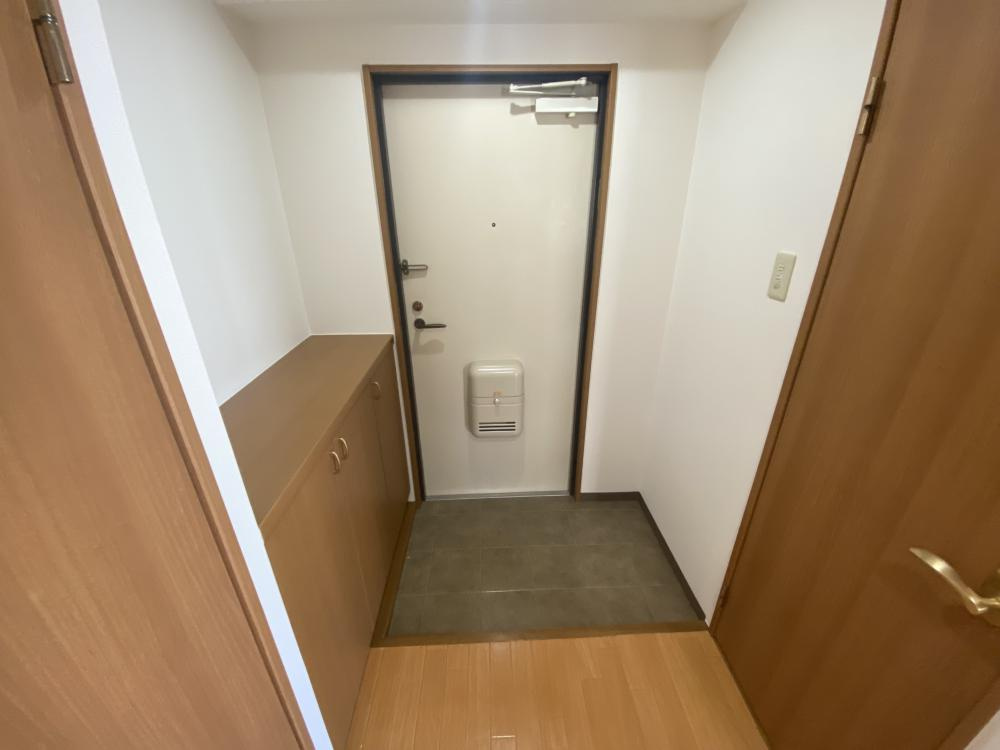 芦屋市津知町の賃貸マンションの玄関