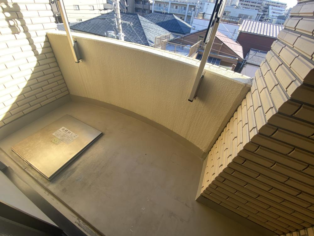 芦屋市津知町の賃貸マンションのバルコニー