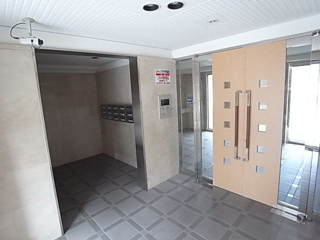 芦屋市津知町の賃貸マンションのエントランス