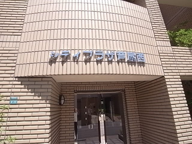 芦屋市津知町の賃貸マンションのエントランス
