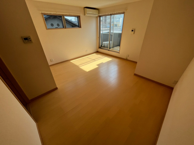 神戸市東灘区深江南町４丁目のアパートの居間・リビング