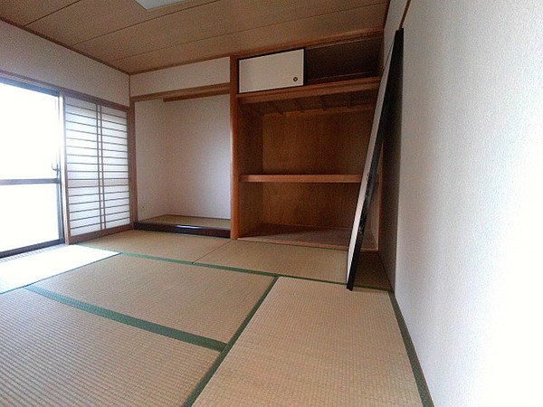 神戸市東灘区西岡本４丁目の賃貸マンションの居間・リビング