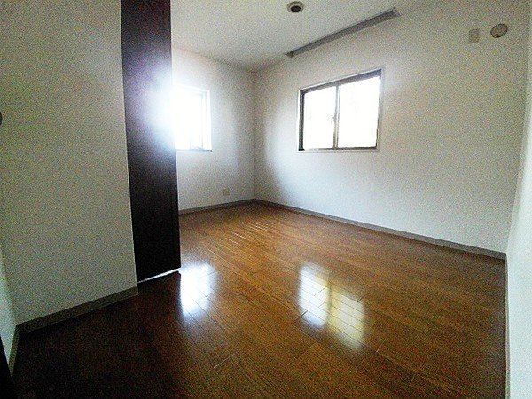 神戸市東灘区西岡本４丁目の賃貸マンションの居間・リビング