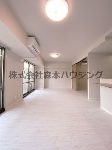 【居間・リビング】 | 　PHOENIX COURT 交野Ⅰ | ゆったりとしたリビングです