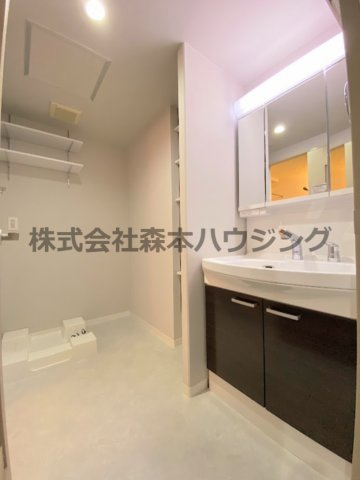 【洗面所】 | 　PHOENIX COURT 交野Ⅰ | 忙しい朝には欠かせない洗面所です
