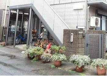 サルーテ白山のエントランス