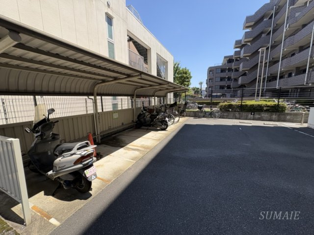 タウンハイツ亀有2号棟の駐車場