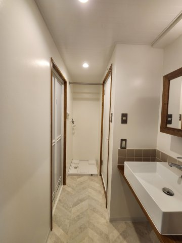 第2マンションみやさとの洗面所|別部屋（参考写真）※建具カラー、設備等も異なります。