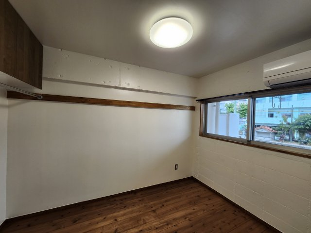 第2マンションみやさとの洋室|別部屋（参考写真）※建具カラー、設備等も異なります。