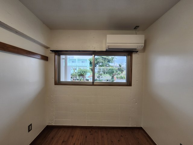 第2マンションみやさとの洋室|別部屋（参考写真）※建具カラー、設備等も異なります。